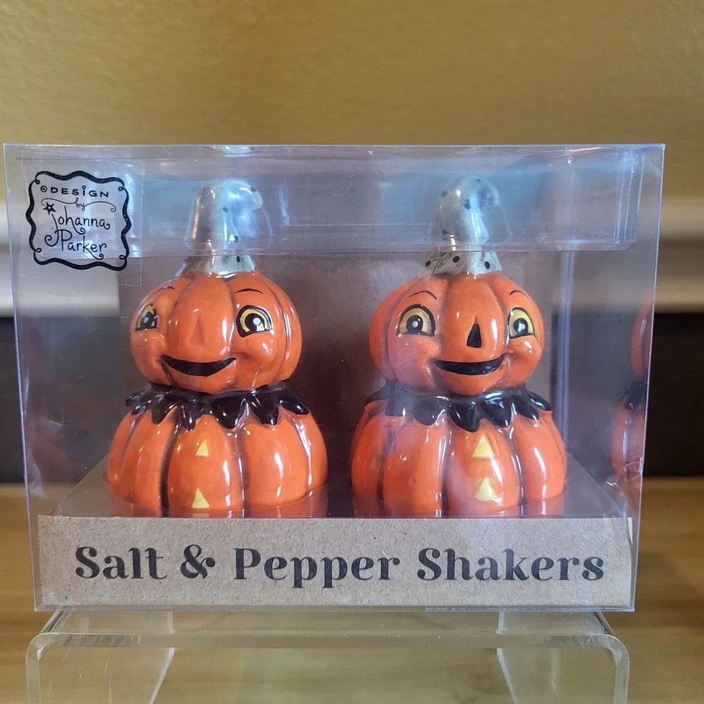 Johanna Parker Transpac Vintage Style Stacked Pumpkin Salt Pepper Shakers